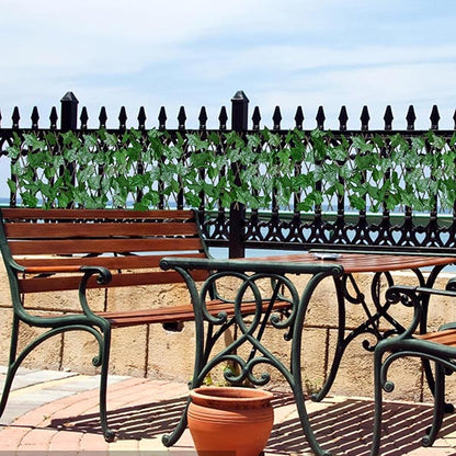 Zelena ograda koja oživljava dvorište i terasu